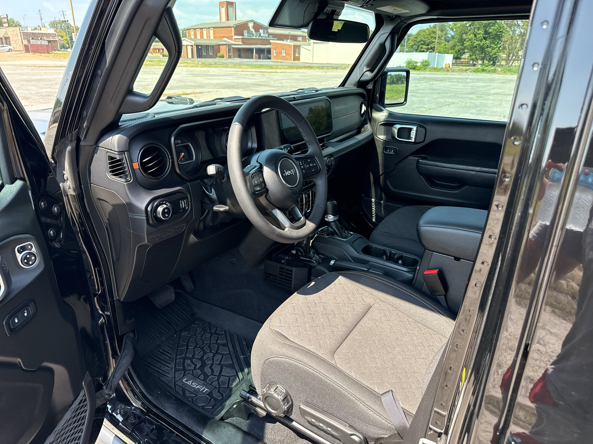 Used 2025 Jeep Gladiator Mojave AWD/4WD image 14