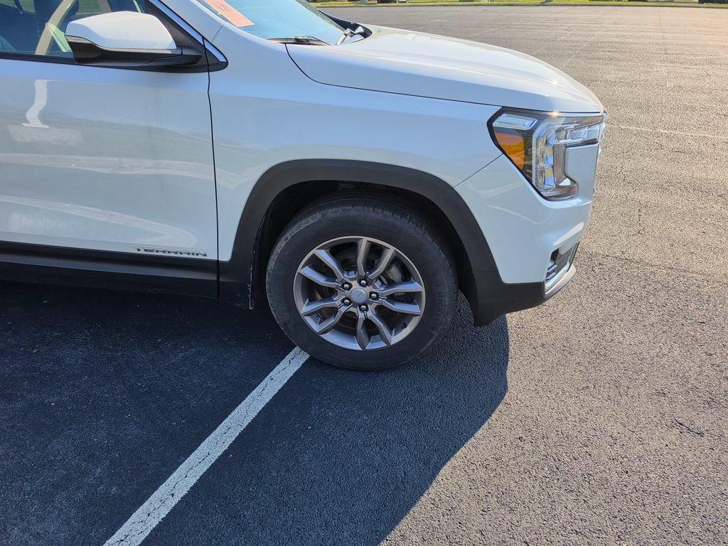 Used 2023 GMC Terrain SLT w/ LPO, Floor Liner Package AWD/4WD image 11