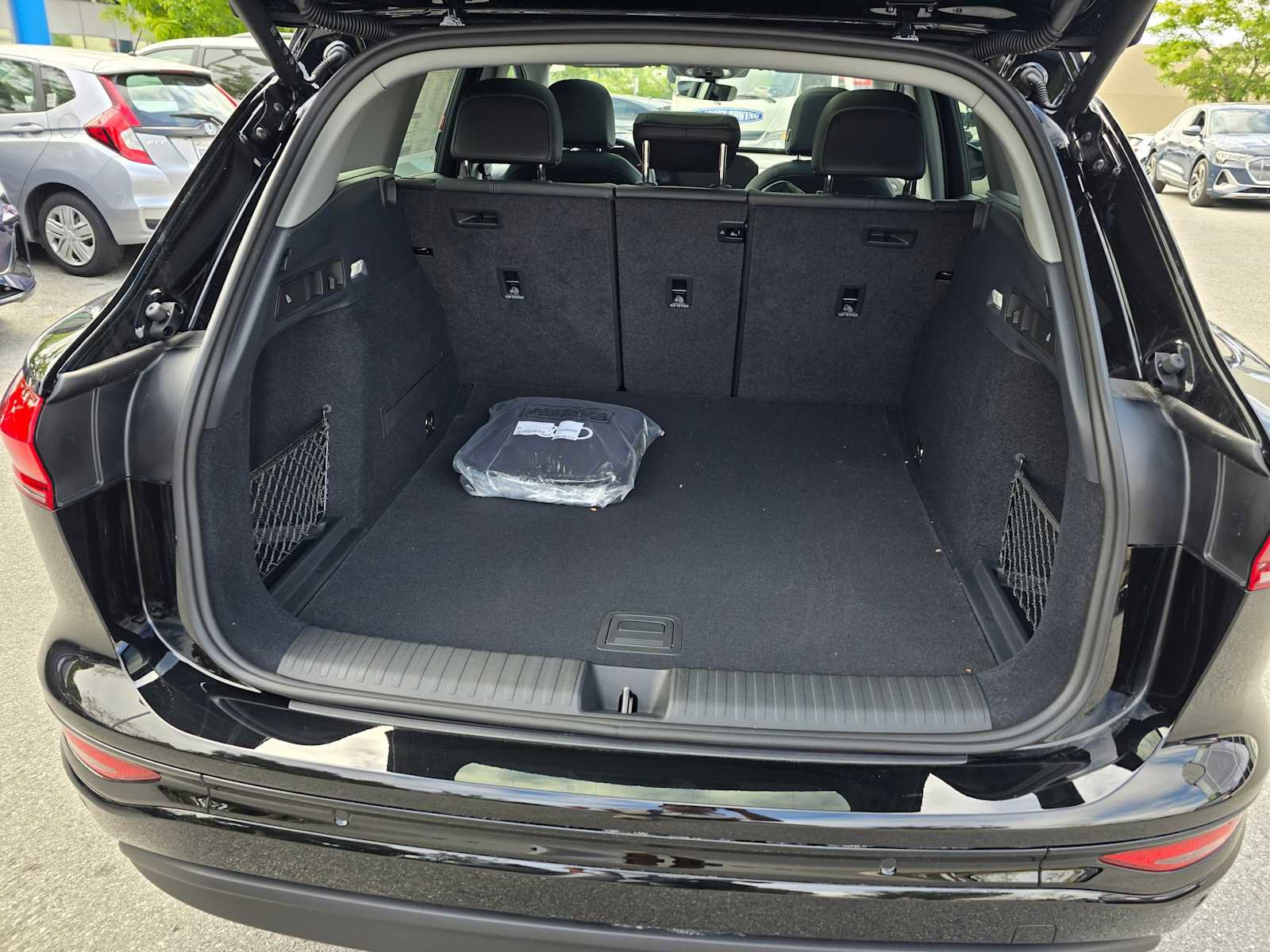 New 2025 Audi Q6 e-tron Premium Plus image 18