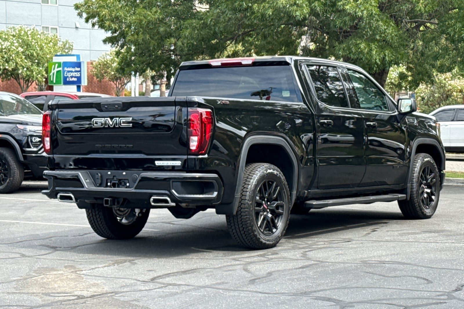New 2026 GMC Sierra 1500 Elevation w/ LPO, Elevation Black Package AWD/4WD image 5