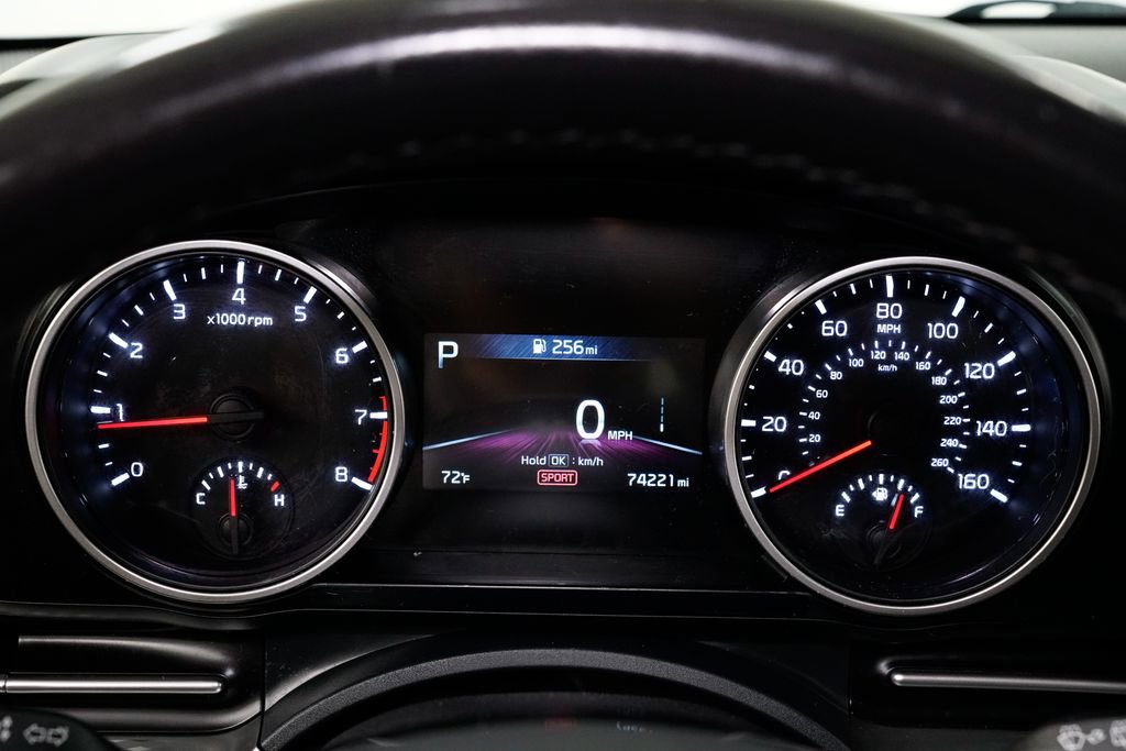 Certified 2022 Kia Carnival LX image 12