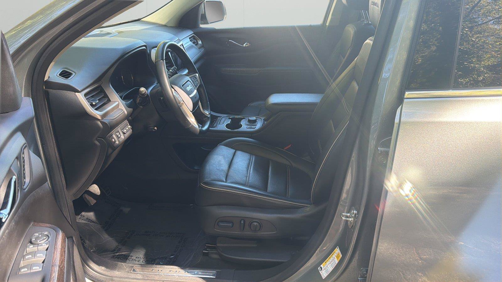 Used 2023 GMC Acadia Denali w/ Trailering Package AWD/4WD image 10
