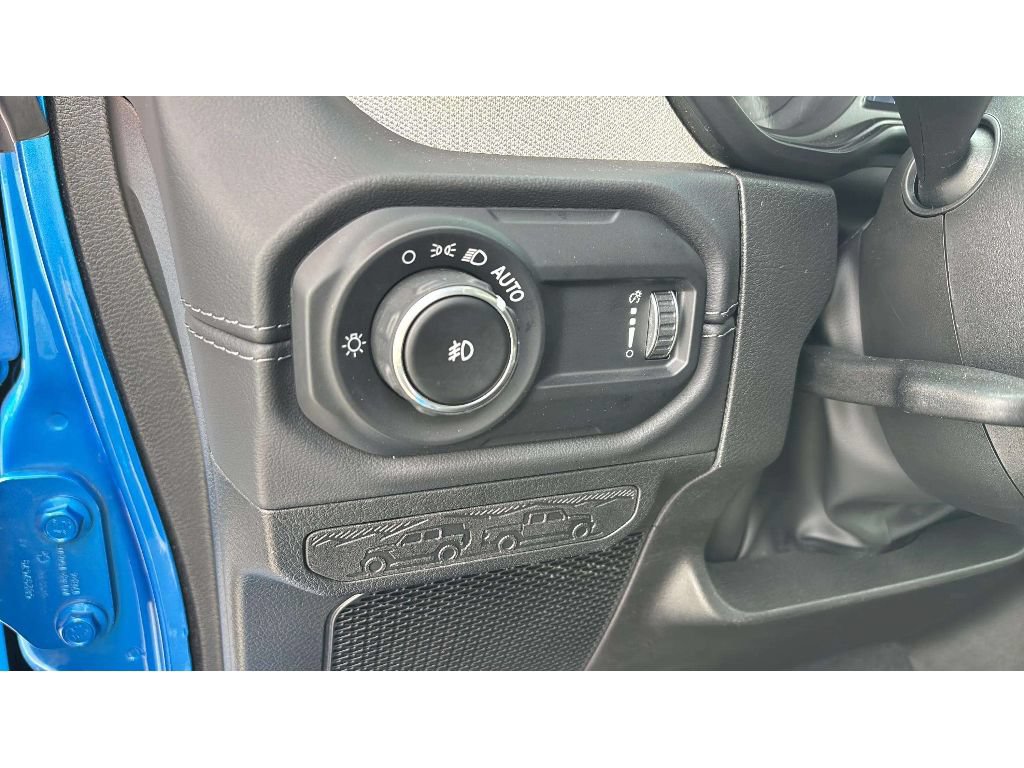 Used 2025 Jeep Wrangler Unlimited Sahara AWD/4WD image 20