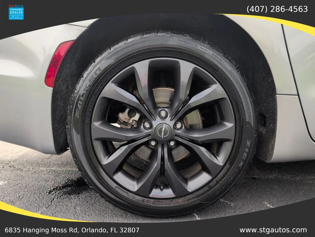 Used 2020 Chrysler Pacifica Touring-L w/ S Appearance Package FWD image 32