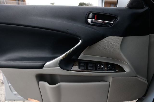 Used 2011 Lexus IS 350 4dr Sedan RWD image 47