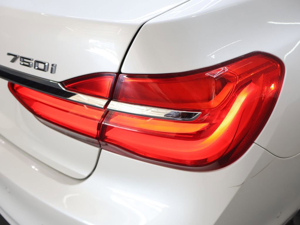Used 2016 BMW 750i xDrive image 43