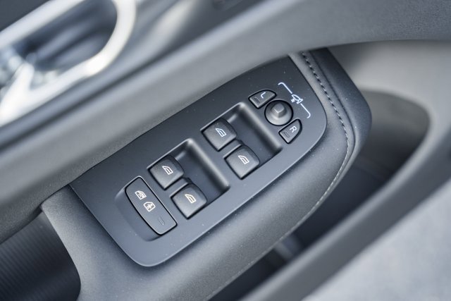 New 2026 Volvo XC60 B5 Ultra w/ Protection Package Premier image 38