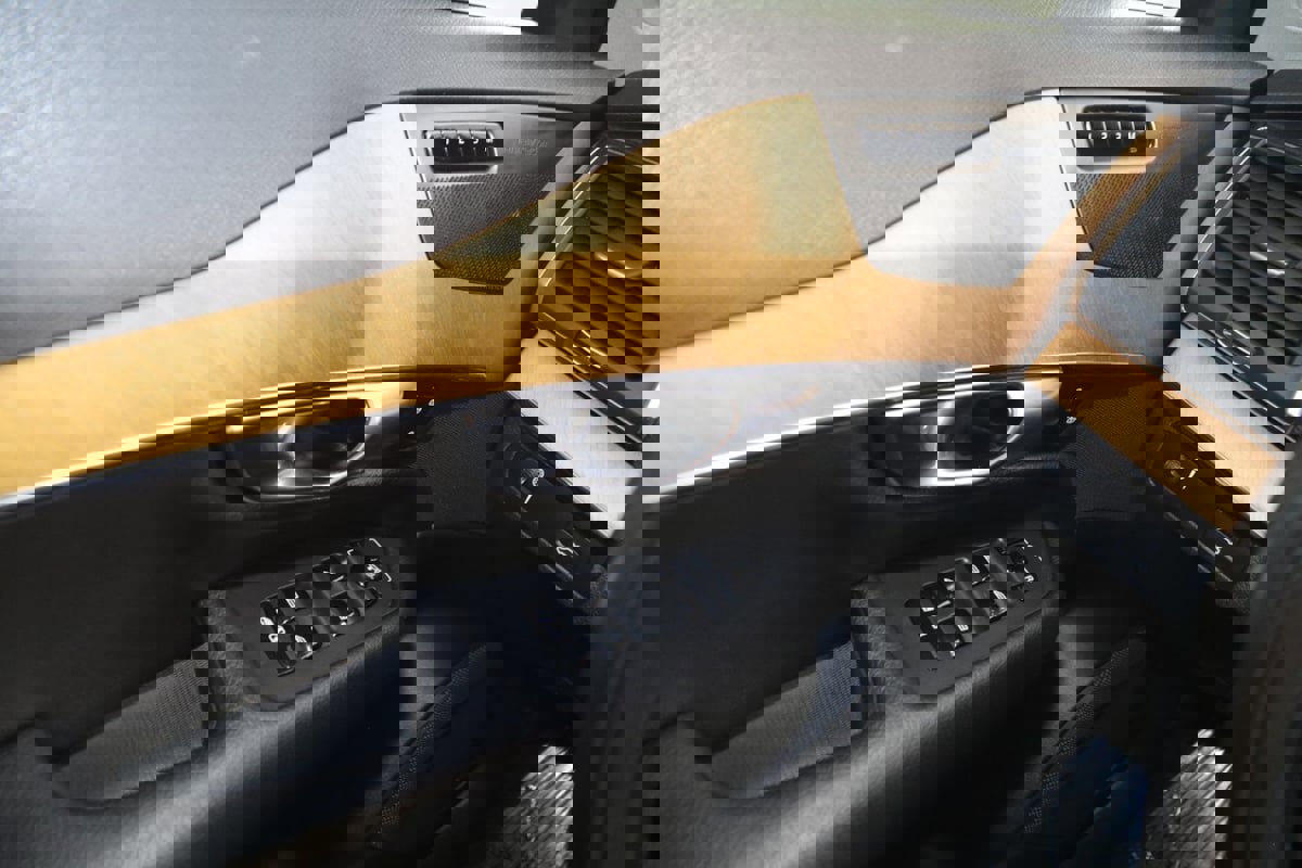 Used 2022 Volvo XC90 T6 Momentum w/ Climate Package image 32