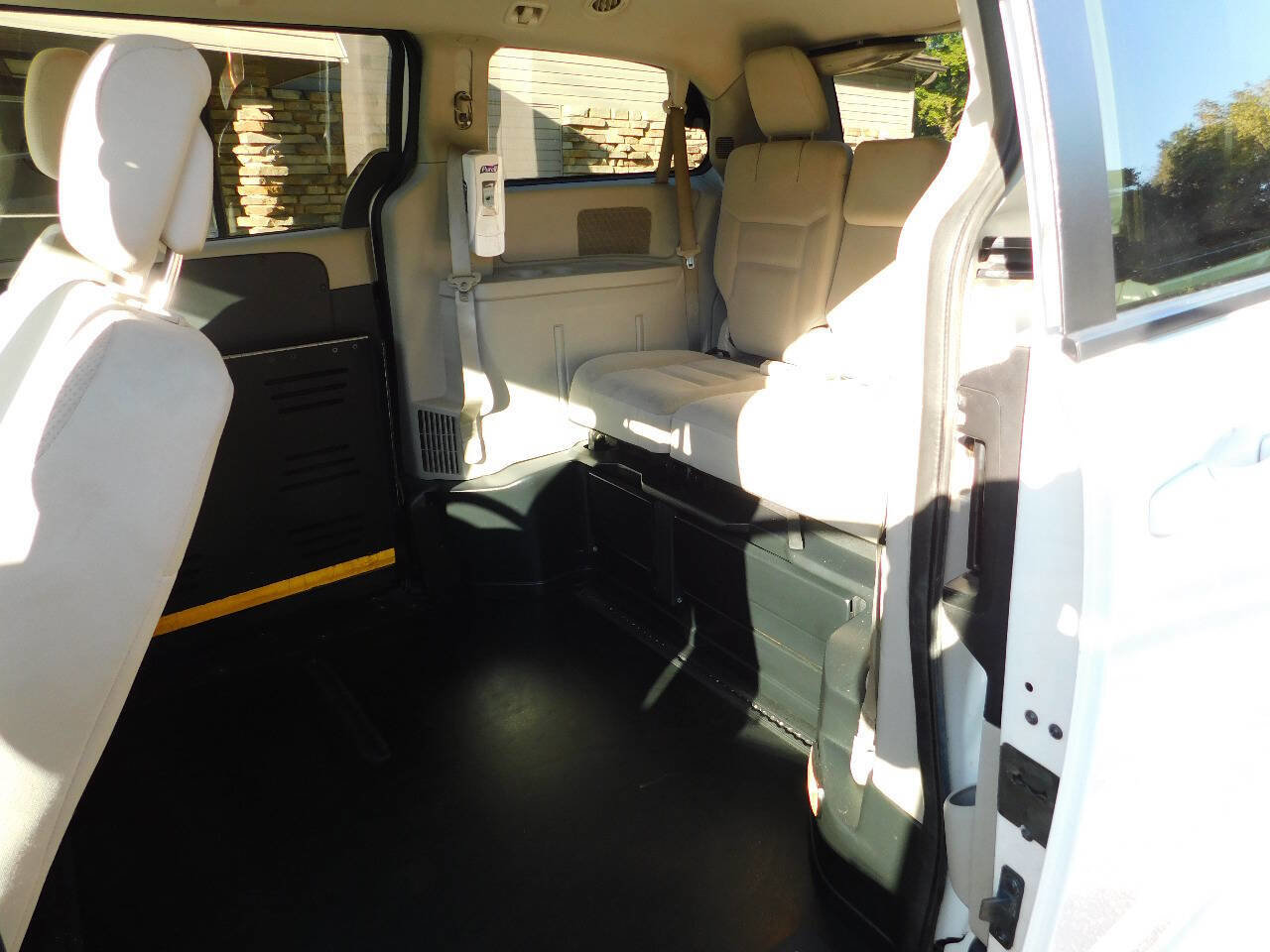Used 2018 Dodge Grand Caravan SE image 24