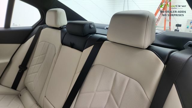 Used 2027 BMW 530i w/ M Sport Package RWD image 42