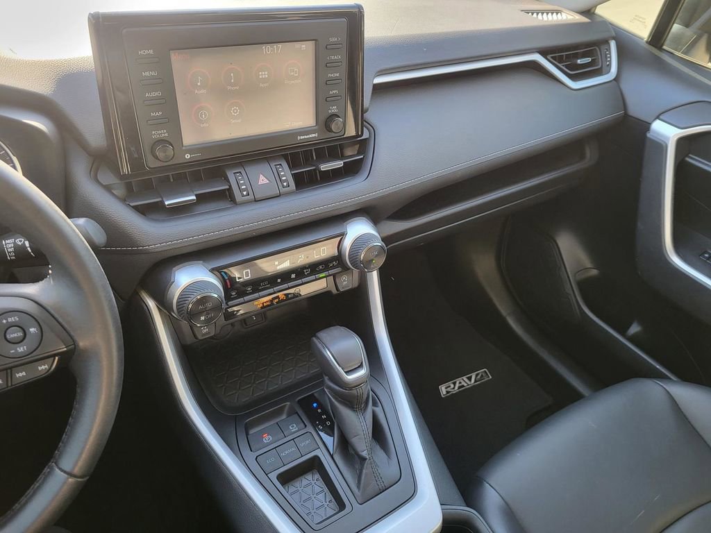 Used 2022 Toyota RAV4 XLE Premium image 23