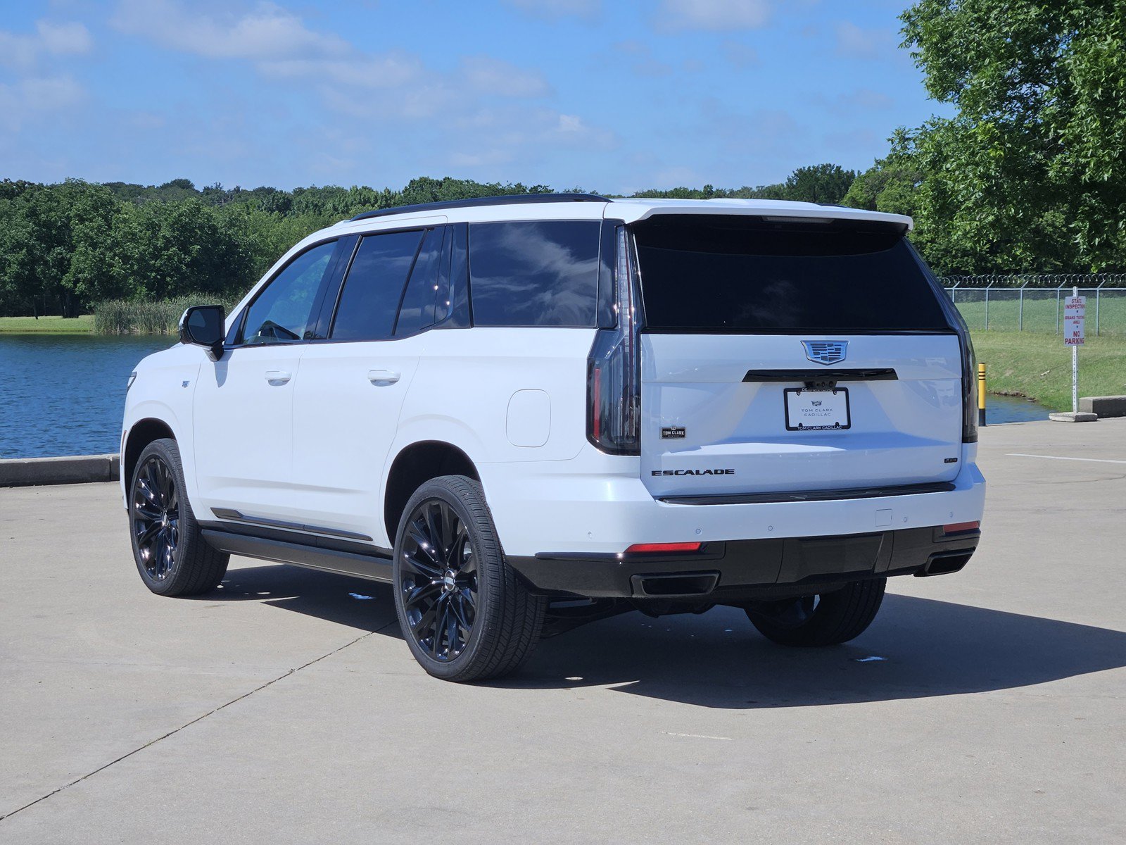 New 2026 Cadillac Escalade Platinum Sport w/ LPO, ONYX Package AWD/4WD image 4