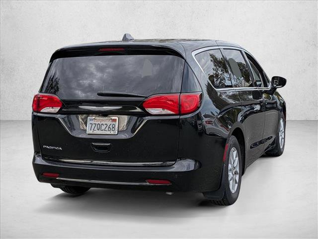Used 2017 Chrysler Pacifica Touring image 5