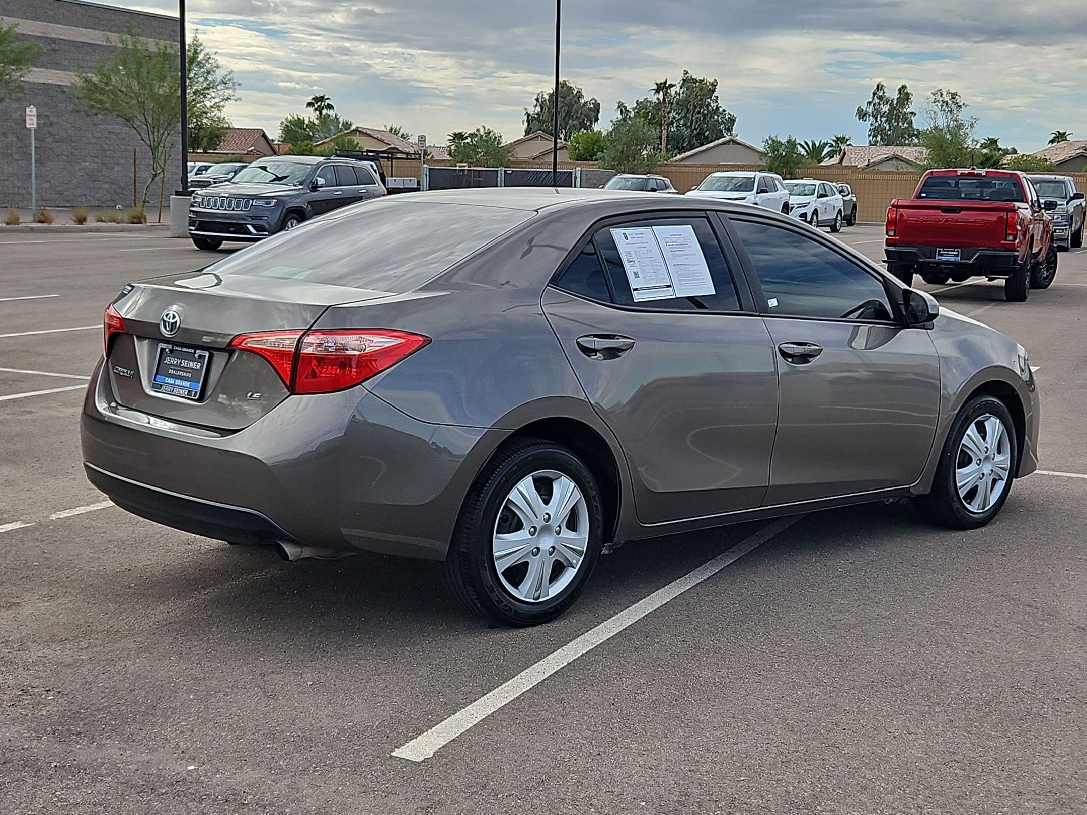 Used 2018 Toyota Corolla LE w/ Carpet Mat Package (TMS) FWD image 5