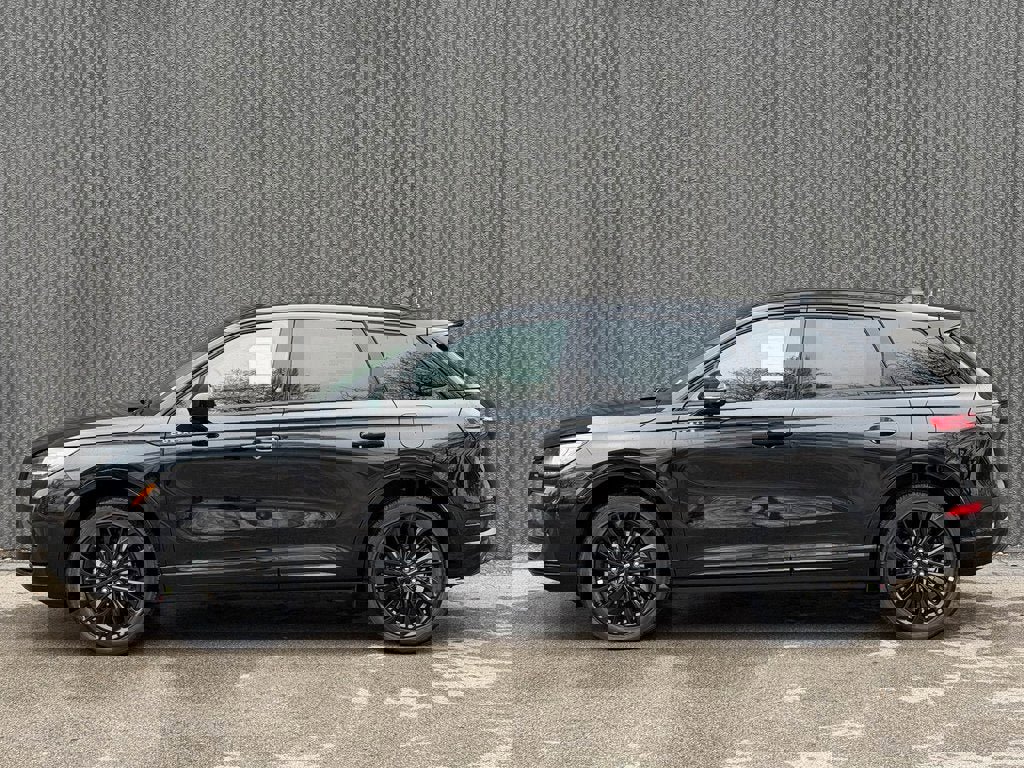 New 2026 Lincoln Corsair Premiere image 3