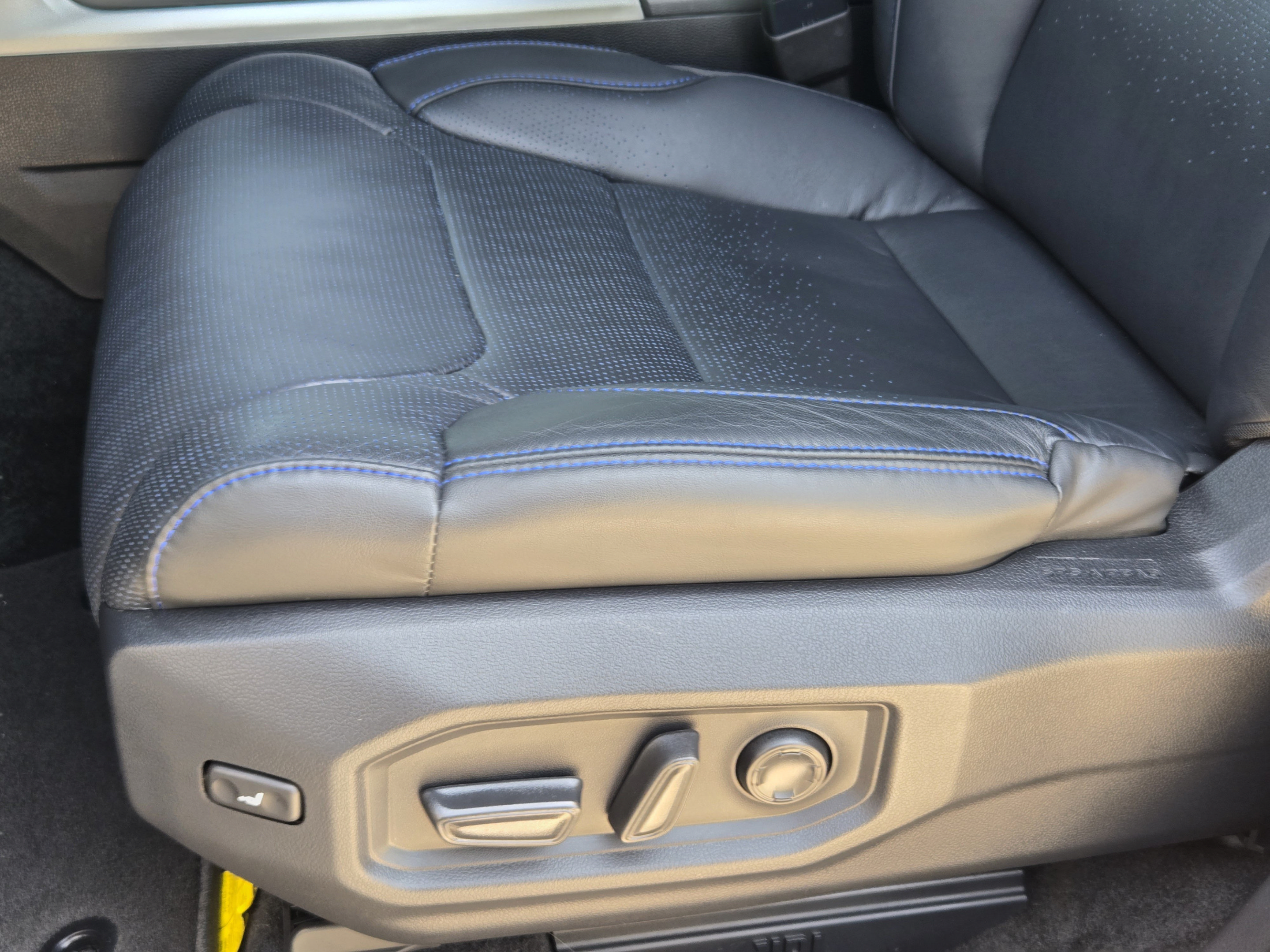 Used 2025 Toyota Sequoia Platinum AWD/4WD image 21