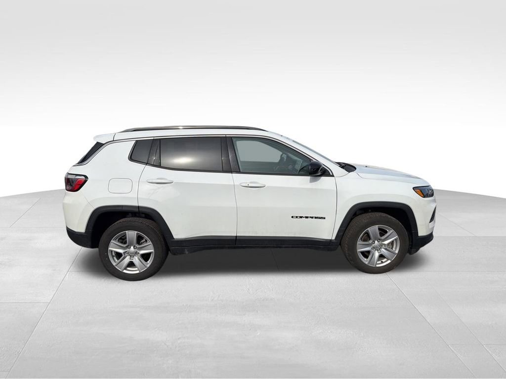 Used 2022 Jeep Compass Latitude image 9