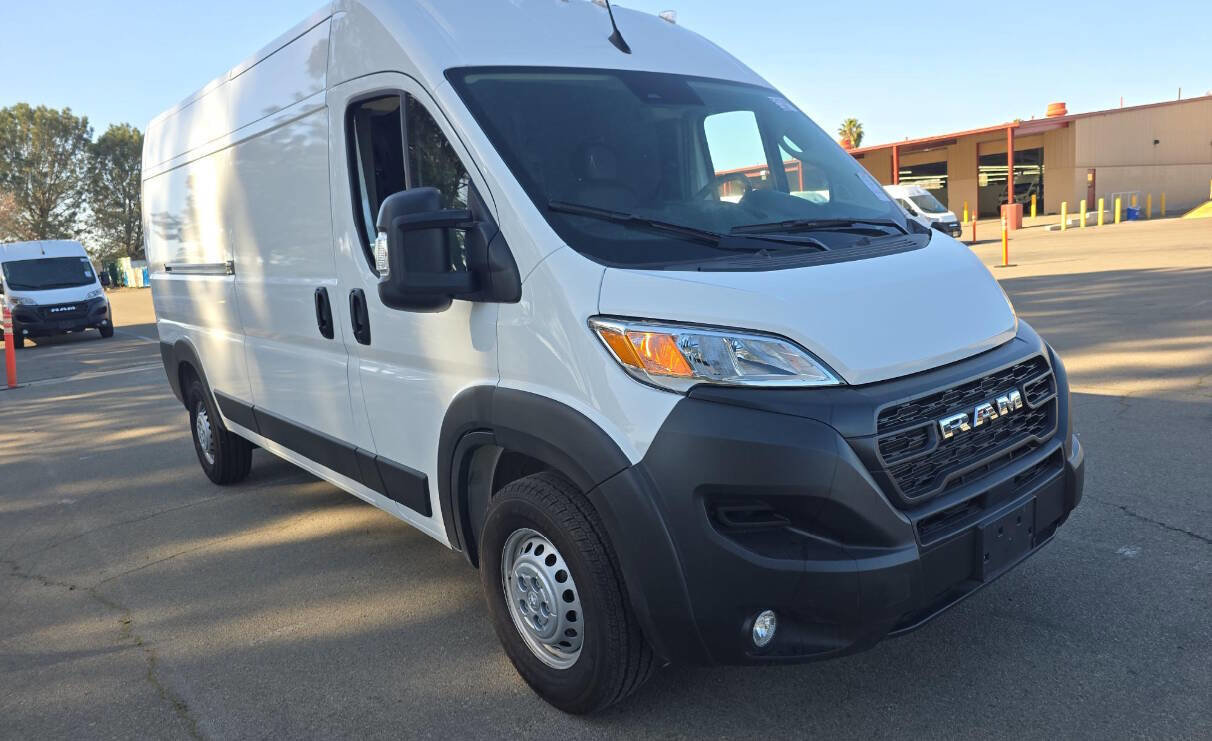 Used 2025 RAM ProMaster 2500 w/ Convenience Group image 1