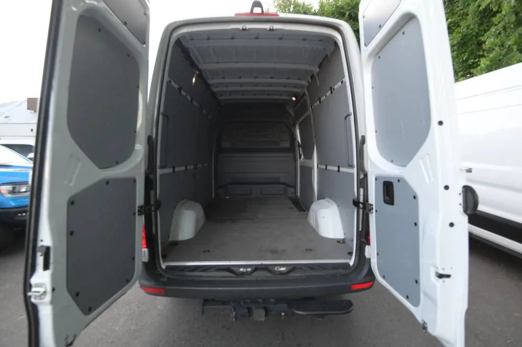 Used 2025 Mercedes-Benz Sprinter 2500 image 32