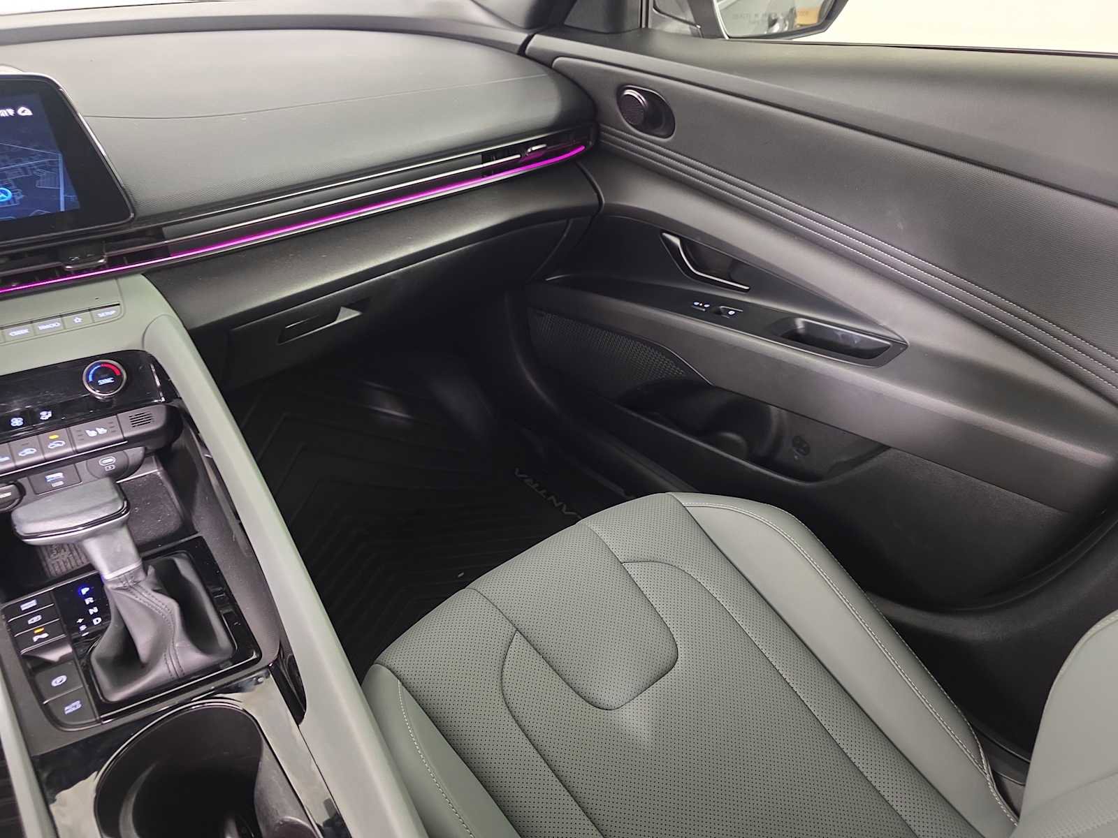 Used 2024 Hyundai Elantra Limited image 14