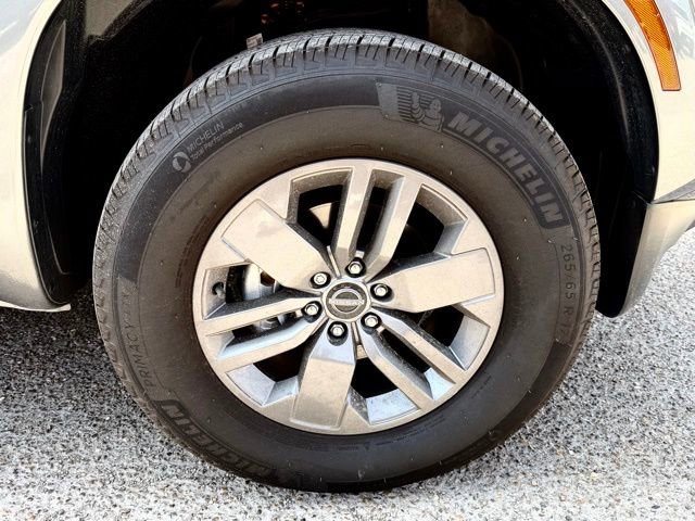 Certified 2025 Nissan Frontier SV image 29