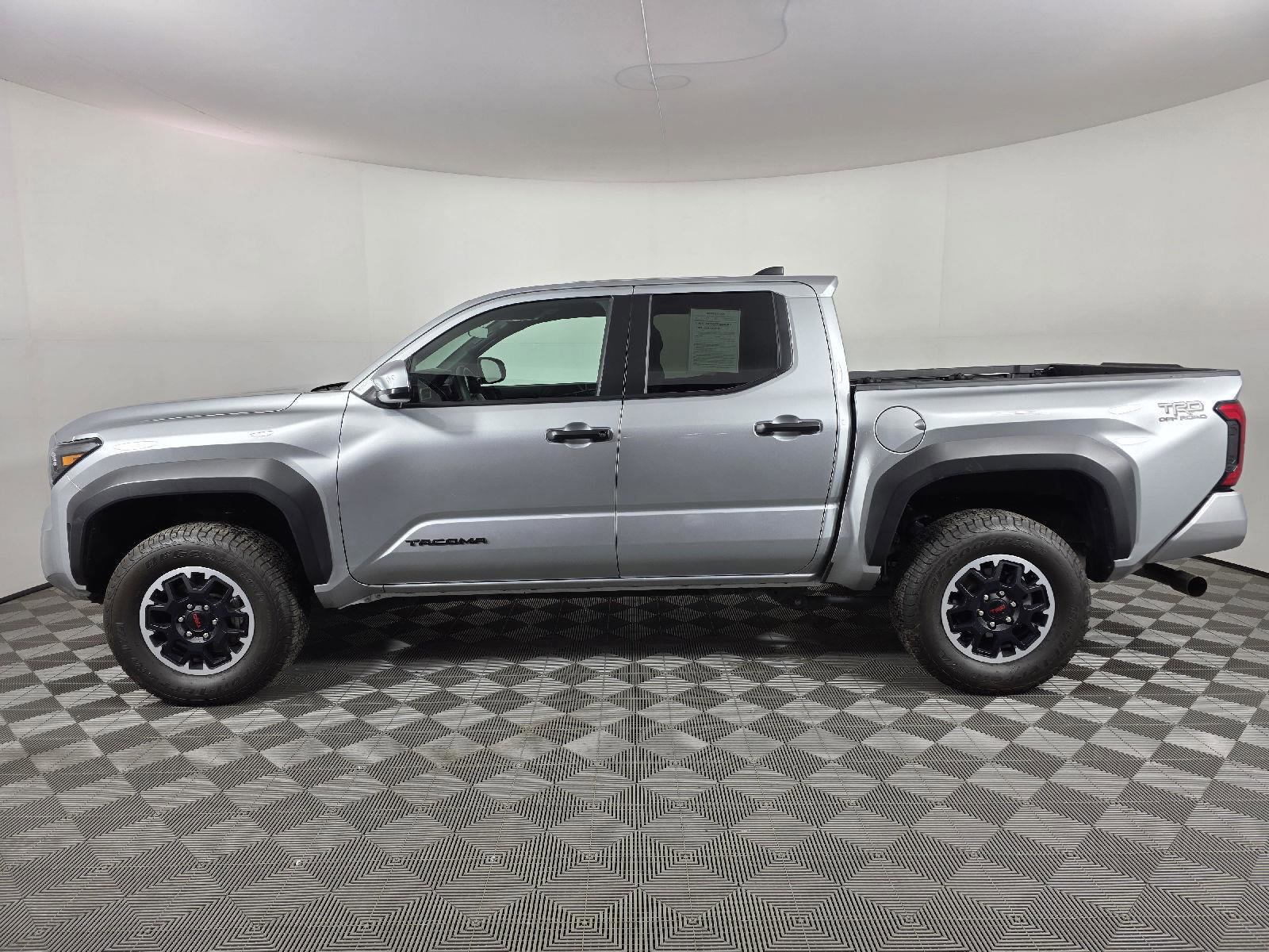 Used 2025 Toyota Tacoma TRD Off-Road image 2