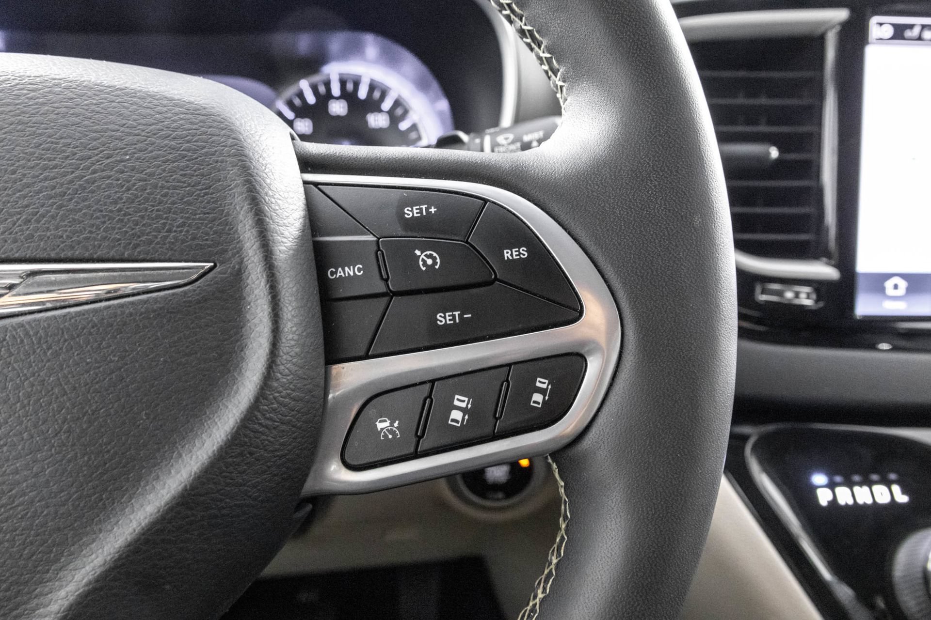 Used 2022 Chrysler Pacifica Touring-L FWD image 26
