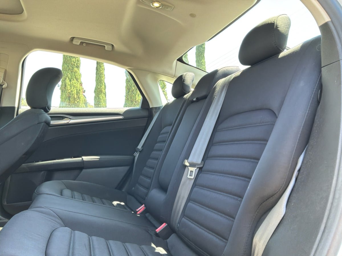 Used 2016 Ford Fusion SE FWD image 19