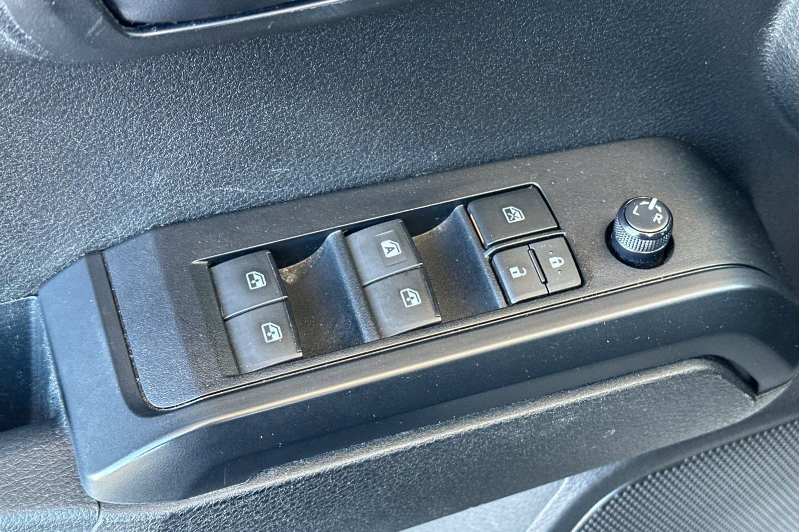 Used 2022 Toyota Tacoma SR w/ SR Convenience Package RWD image 12