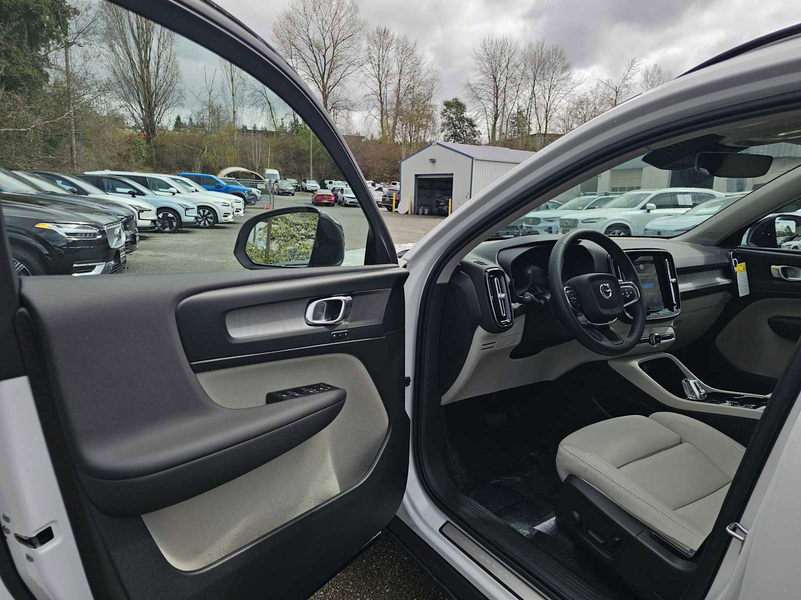 Used 2026 Volvo XC40 B5 Plus w/ Protection Package Premier image 19