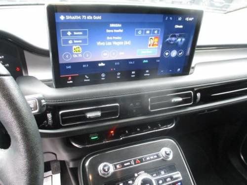 Used 2022 Lincoln Nautilus FWD w/ Premium Package image 9