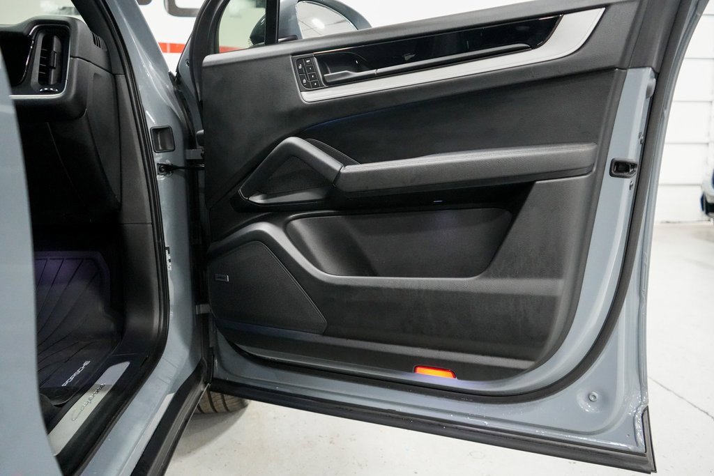 Used 2024 Porsche Cayenne image 22