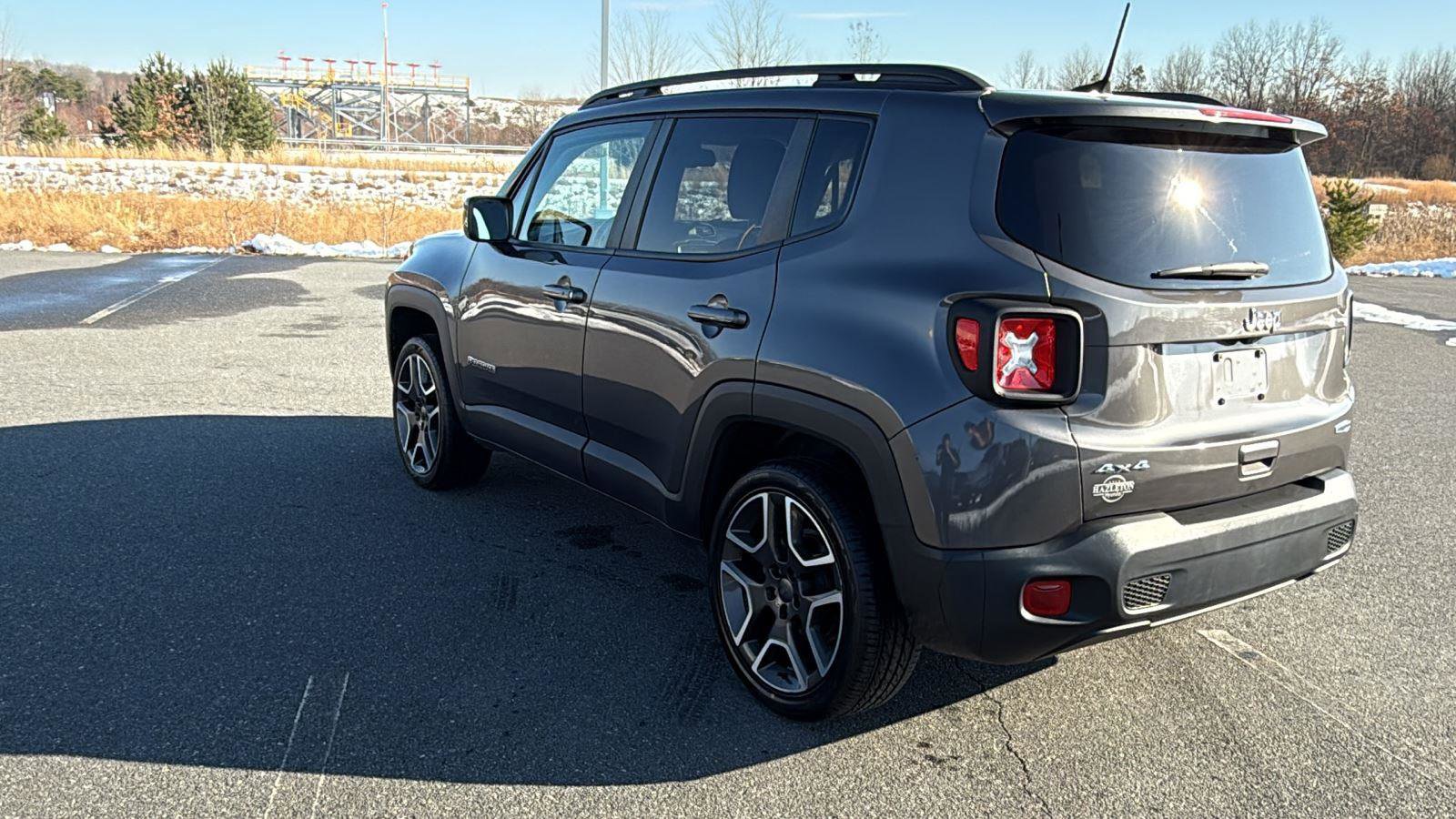 Used 2019 Jeep Renegade Latitude w/ Cold Weather Group image 10