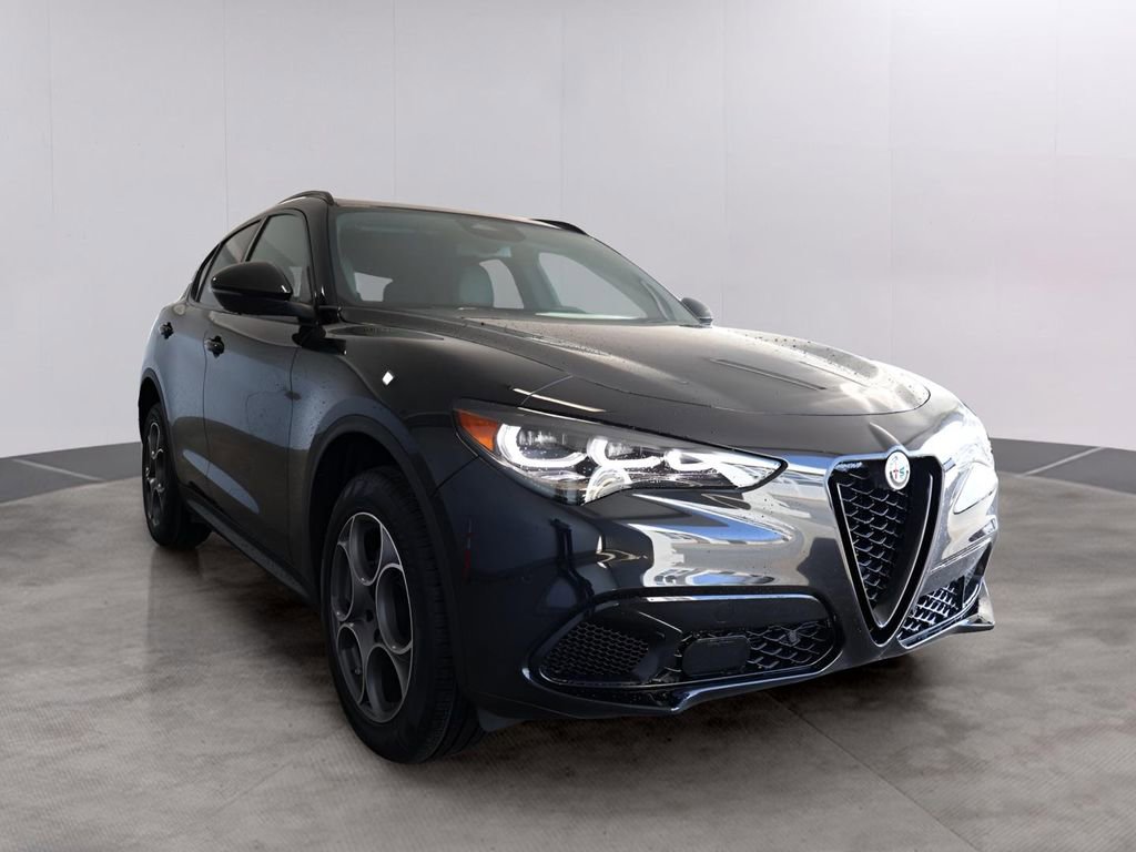 New 2025 Alfa Romeo Stelvio Sprint image 3