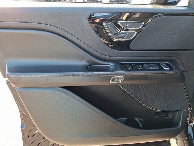 Used 2023 Lincoln Aviator AWD w/ Premium Package image 12
