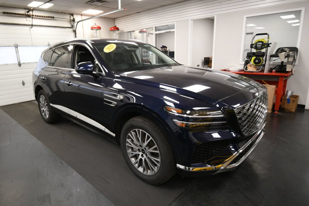 Used 2025 Genesis GV80 2.5T Standard AWD/4WD image 2