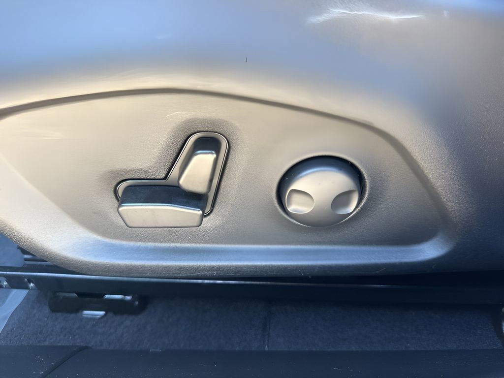 Used 2024 Jeep Compass Limited image 10