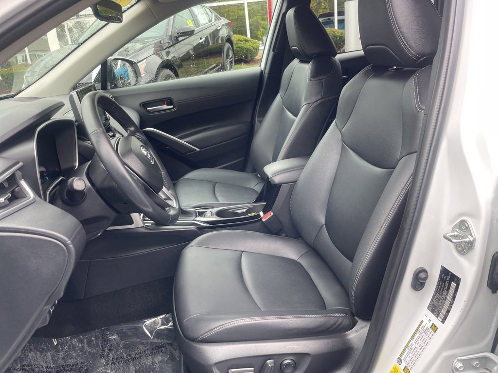 Used 2022 Toyota Corolla Cross XLE w/ Convenience Package image 15