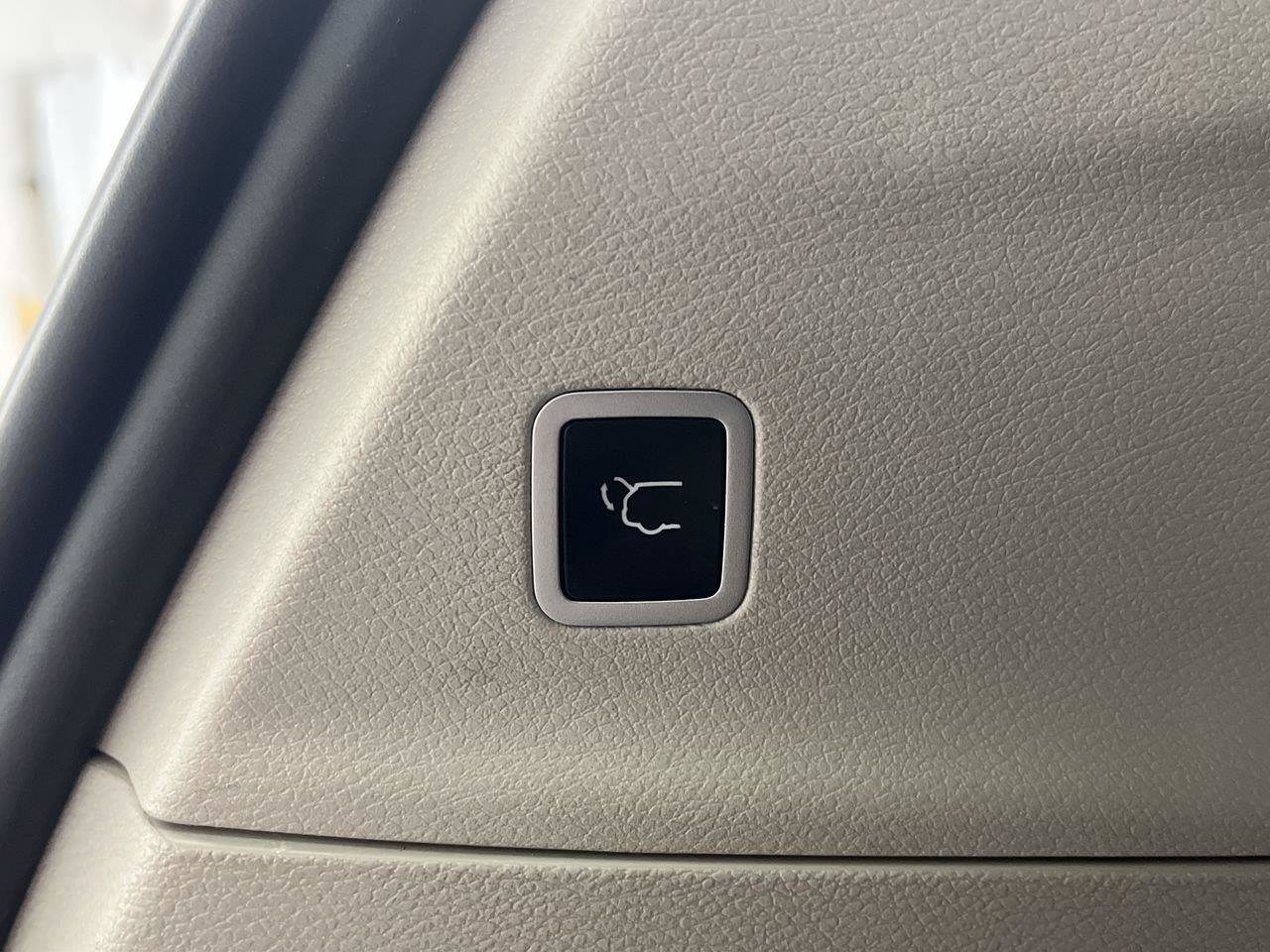 Used 2024 Chrysler Pacifica Limited FWD image 31