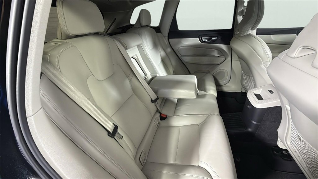 Used 2025 Volvo XC60 T8 Ultra w/ Protection Package Premier image 29