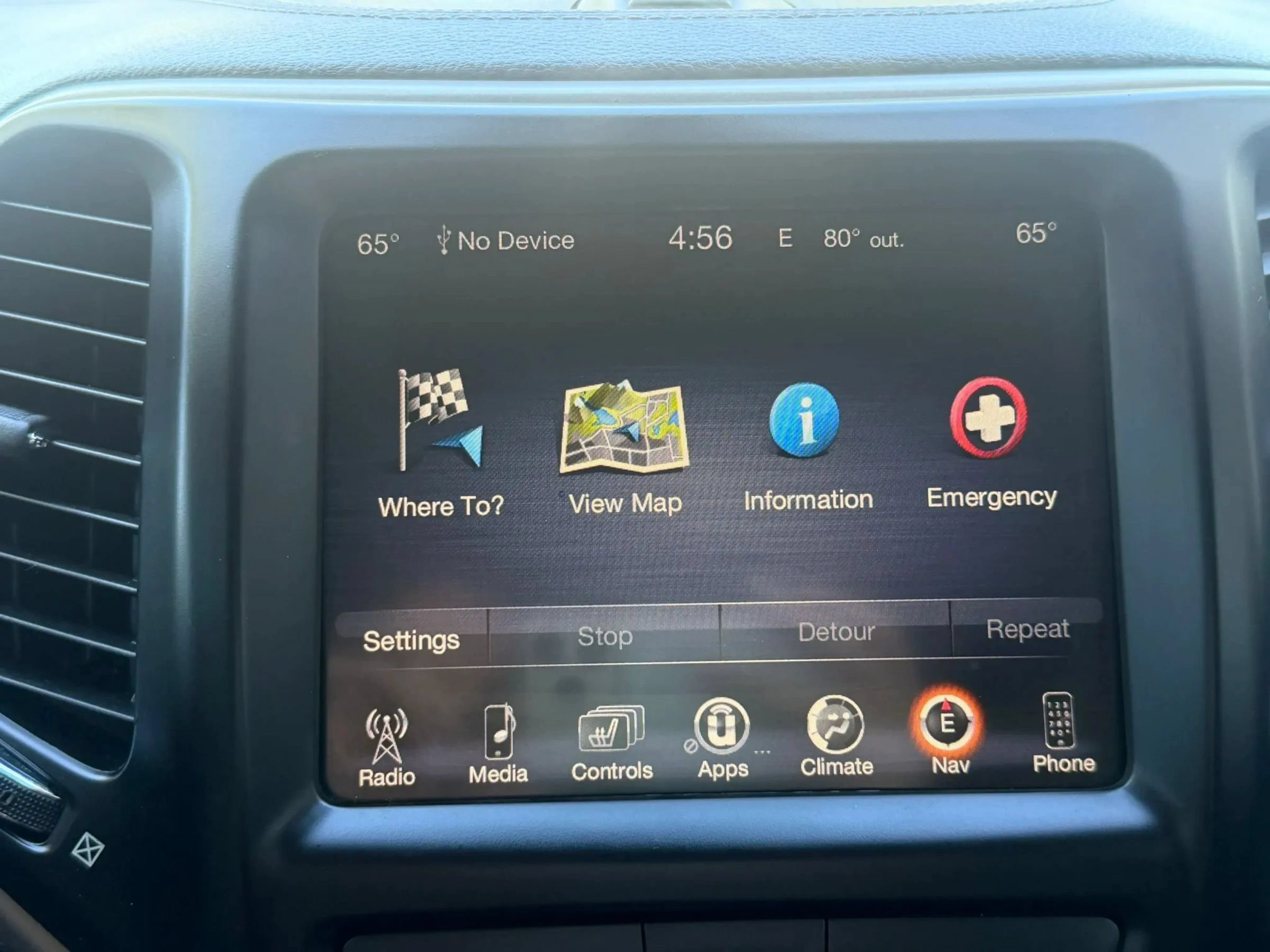 Used 2017 Jeep Cherokee Limited FWD image 42