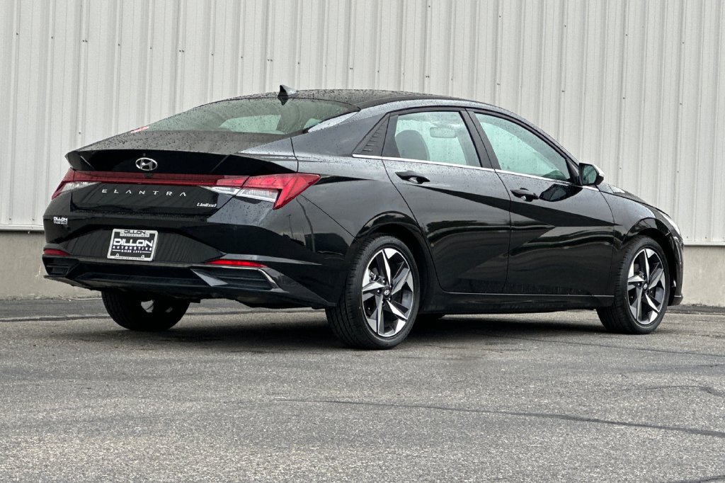 Used 2023 Hyundai Elantra Limited FWD image 8