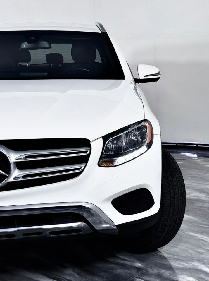 Used 2019 Mercedes-Benz GLC 300 4MATIC w/ Premium Package image 6