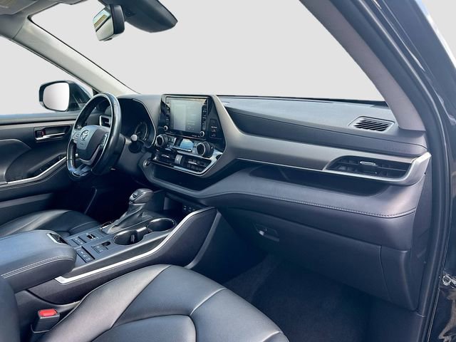 Used 2022 Toyota Highlander XLE image 30