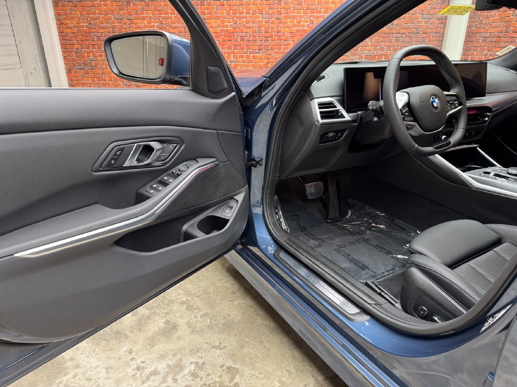 Certified 2025 BMW 330i xDrive Sedan AWD/4WD image 10