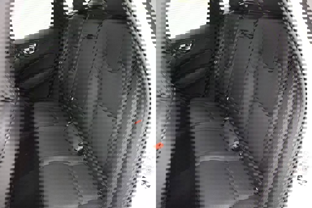 Used 2024 Volvo XC60 B5 Plus w/ Protection Package Premier image 11