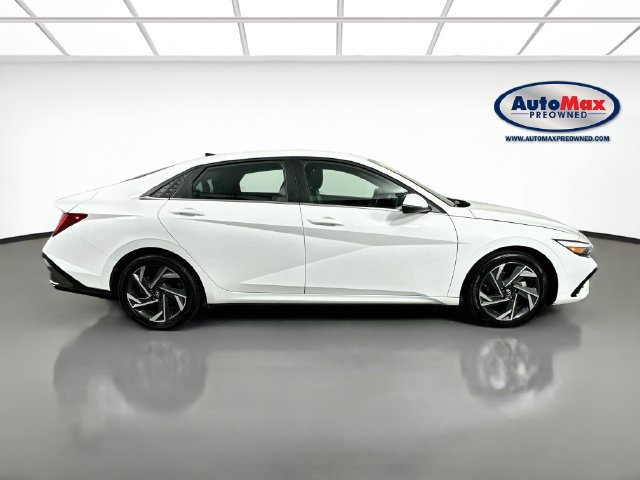 Used 2025 Hyundai Elantra Limited FWD image 10