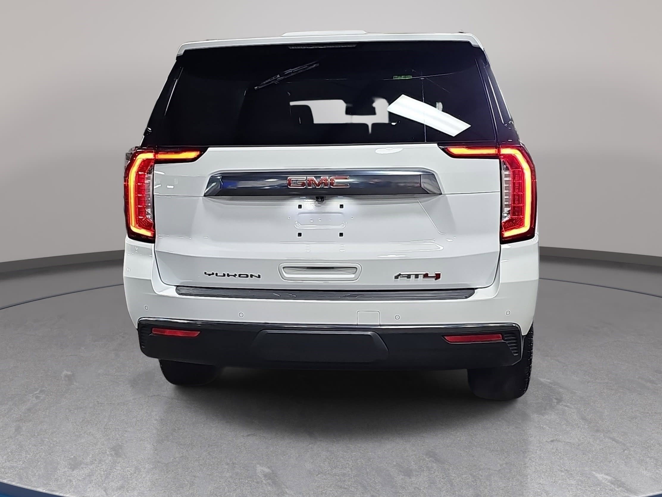 Used 2024 GMC Yukon XL AT4 w/ AT4 Premium Package AWD/4WD image 6