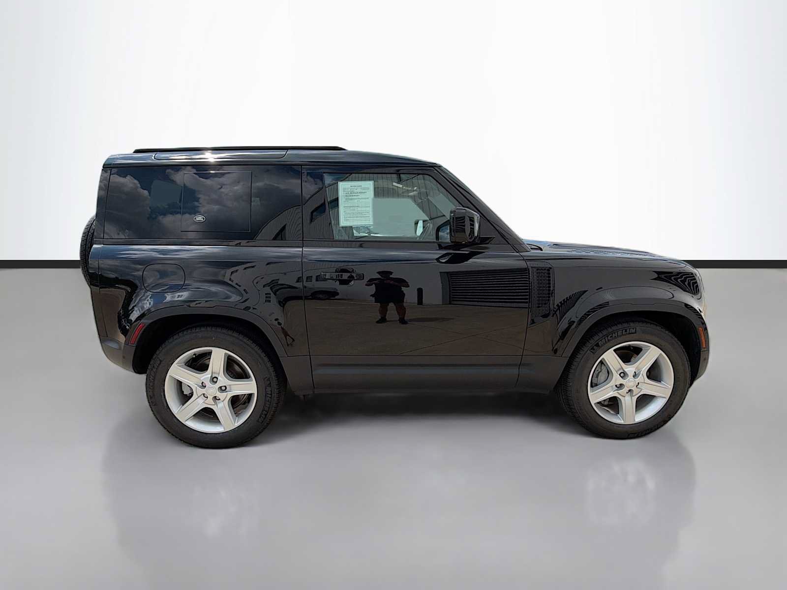 Certified 2023 Land Rover Defender 90 SE AWD/4WD image 7