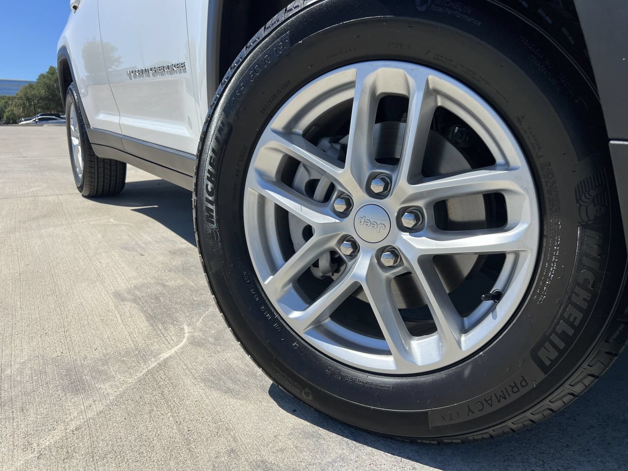 Used 2026 Jeep Grand Cherokee Laredo X AWD/4WD image 6
